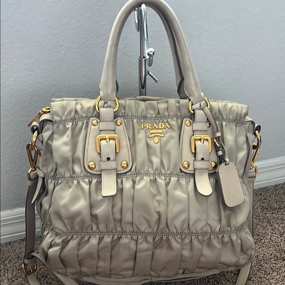 1946 Prada  Beige Quilted Women's Bag - Picture 1 of 15